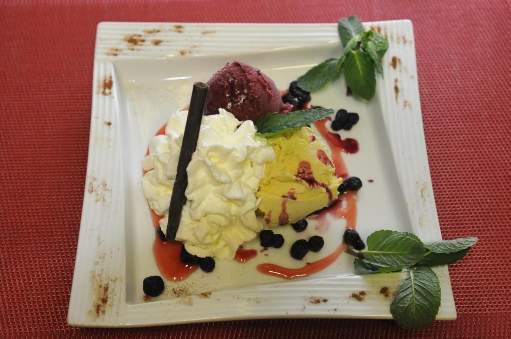 Hotel De La Valentin لو دوز آلب المظهر الخارجي الصورة