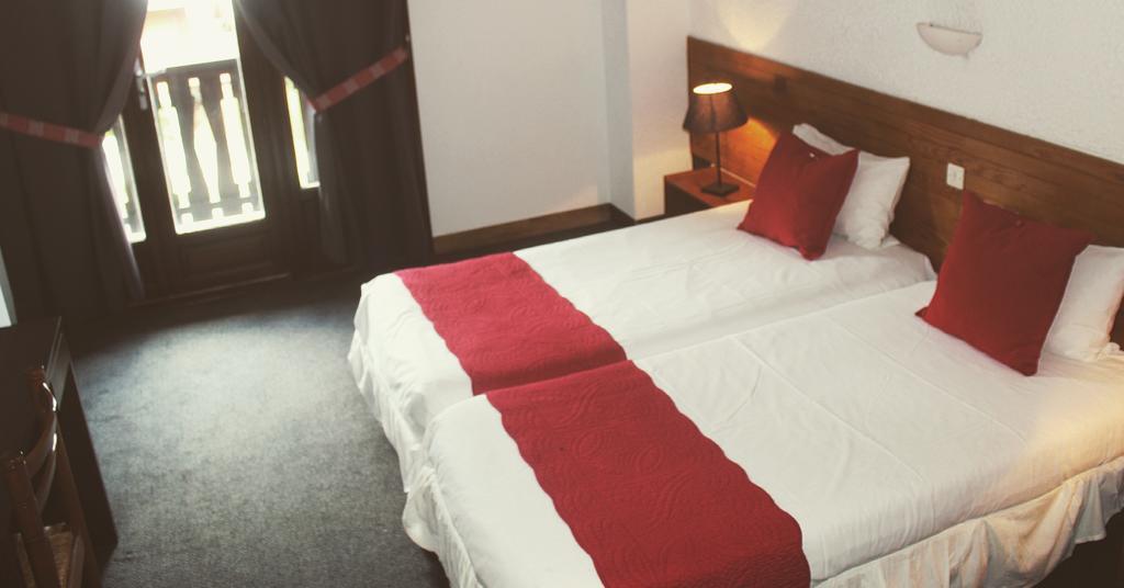 Hotel De La Valentin لو دوز آلب المظهر الخارجي الصورة